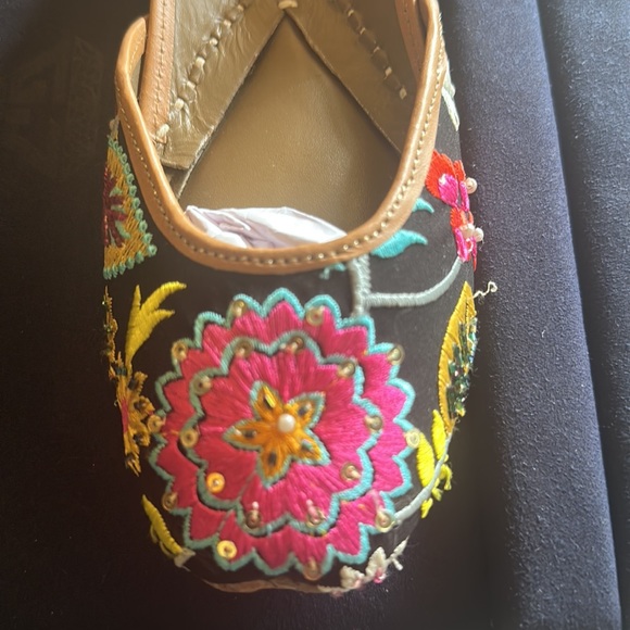 NWT Gorgeous Hand made Pure Leather Mojaris with beautiful embroidery! Size 38 - Picture 11 of 14